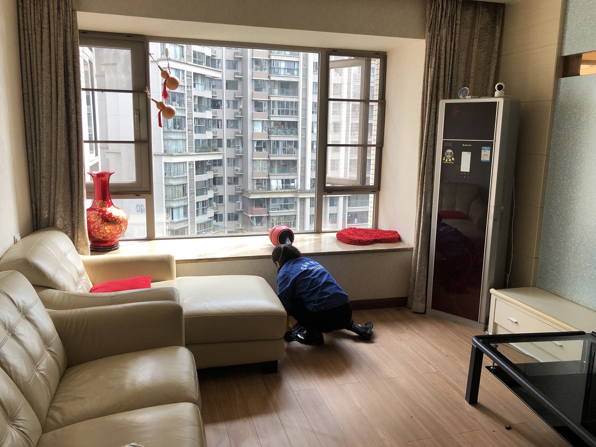 成都马上进入下雨打雷的时候，成都保洁公司提醒关乎安全的注意事项